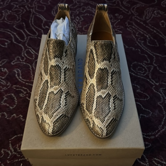 🍀Lucky Brand Lenci leather low ankle bootie🍀 - Picture 3 of 7